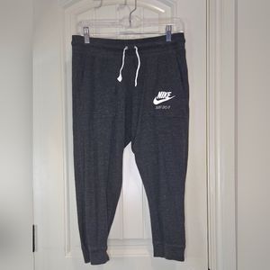 Women's Nike capri joggers